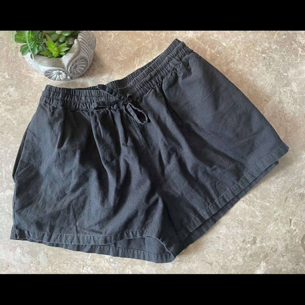 💋3/$30 Cotton On black shorts with pockets size 4
